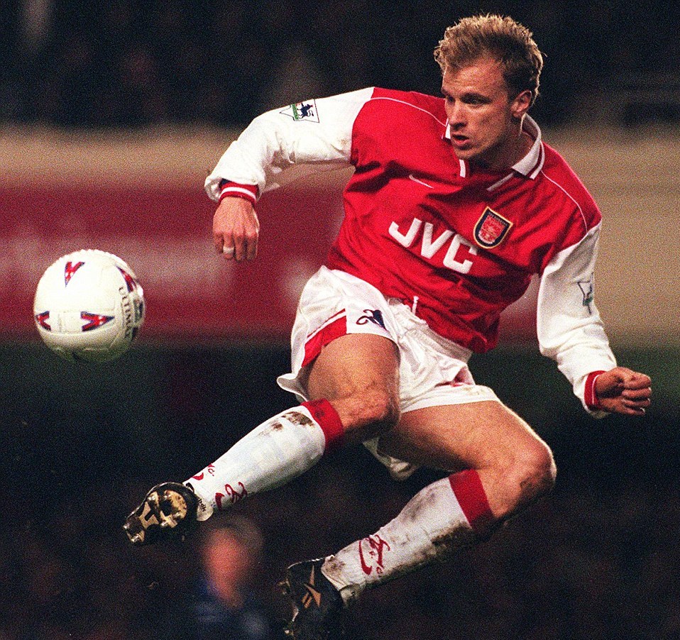 Always look at the front, never down, It was the motto of Bergkamp.