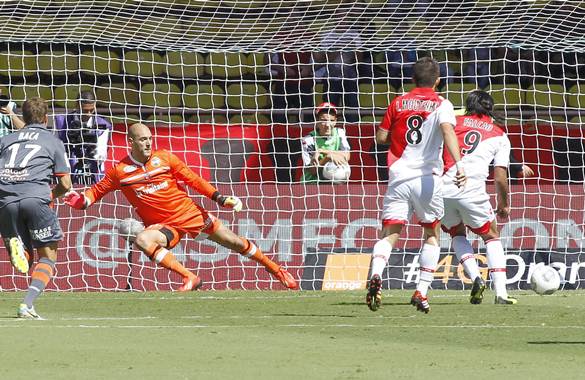 Falcao marcó de penalti ante el Lorient.