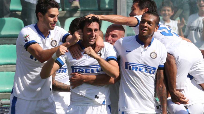 Diego Milito scored a double on his return to the pitch after seven months.