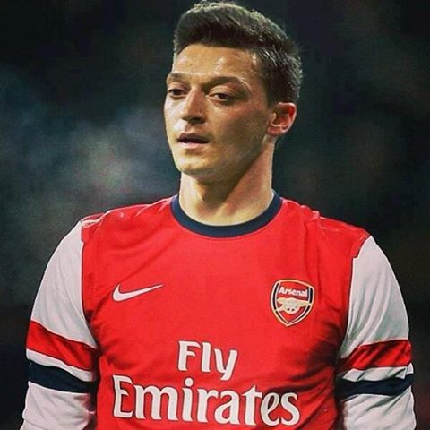 Ozil ha fichado por el Arsenal a cambio de 45 millions of euros.