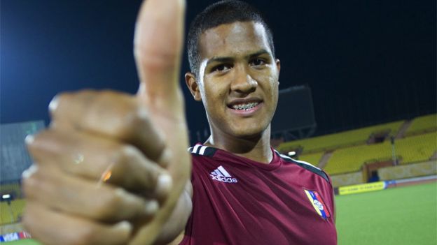 Salomón Rondón reúne las condiciones para ser el delantero del futuro.