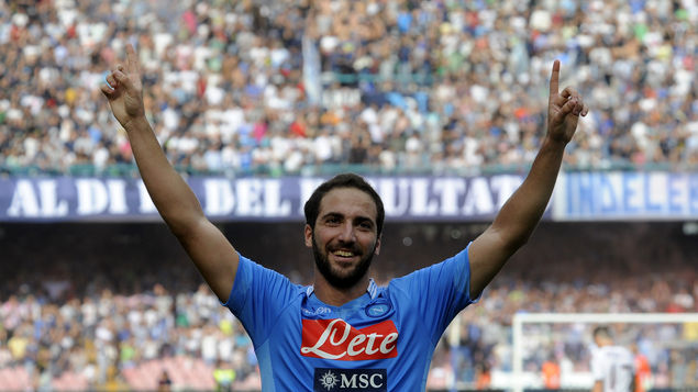 Higuaín sumó un nuevo doblete. Esta vez de penalti.