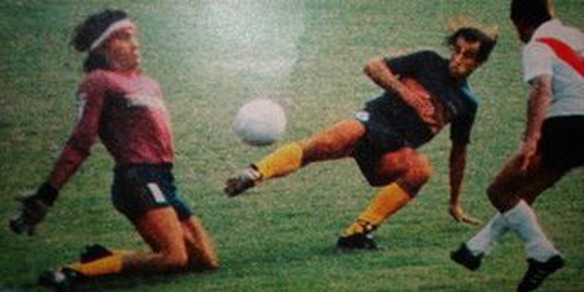 El "loco" Gatti was serving a maximum of Argentina. The goalkeeper should always go without lying.