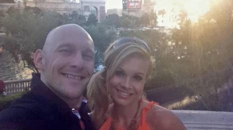 Gravessen se pega la vida padre en Las Vegas con su novia modelo.