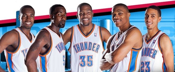Quinteto de los Thunder. De izquierda a derecha: Ibaka, Perkins, Durant, Westbrook y Sefolosha.