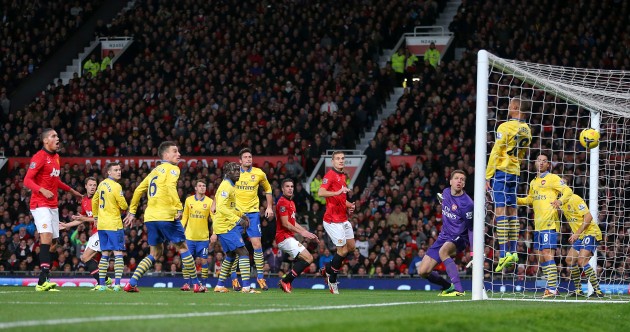 Van Persie dio el gol del triunfo al United sobre el Arsenal.