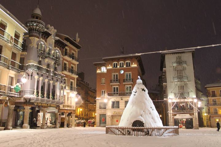 La Plaza del Torico cubierta de nieve.