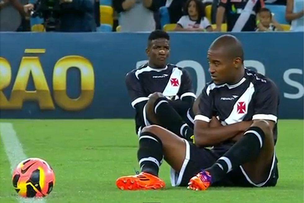 Fünf Geschichten und Anekdoten des Europäischen Tages 4 Reivindicaciones en el Vasco de Gama-Cruzeiro por la situación del fútbol br