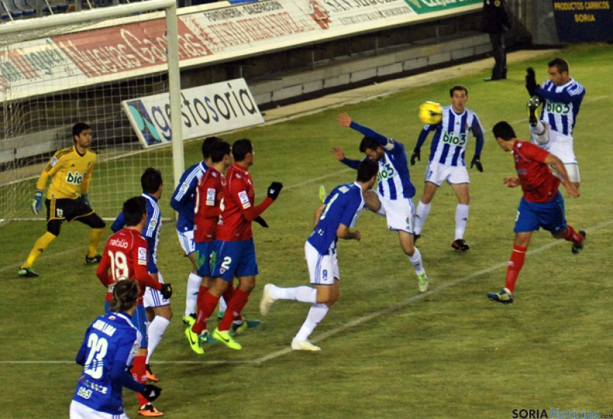 El Numancia le ganó la partida a la Poferradina.