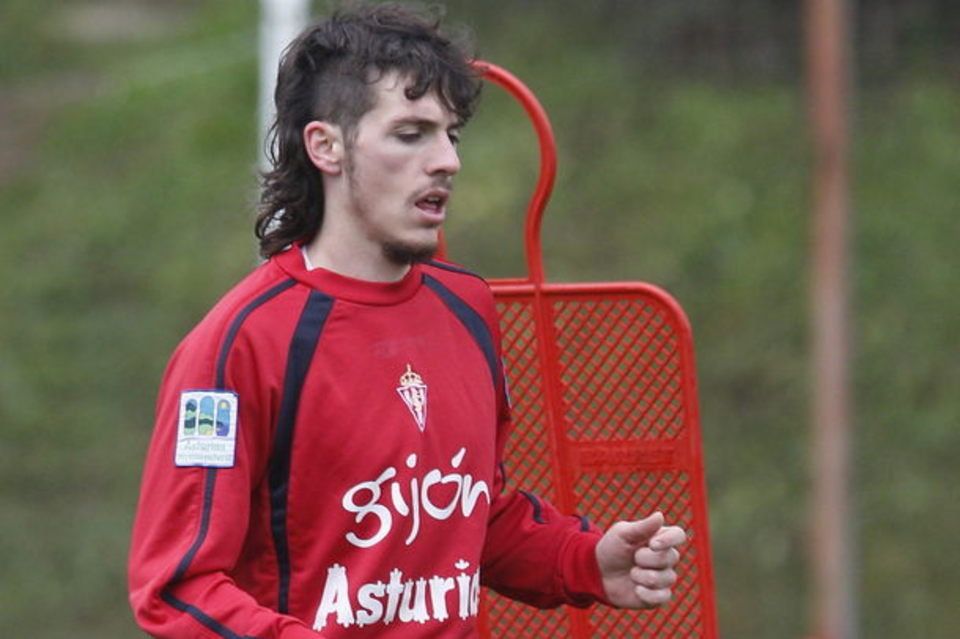 Poves entrenando en Mareo en su etapa en el Sporting de Gijón.