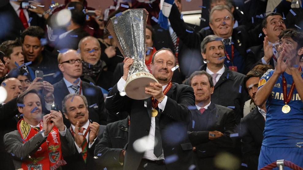 note annon altro titolo europeo con il Chelsea Benitez ganó otro título europeo con el Chelsea.