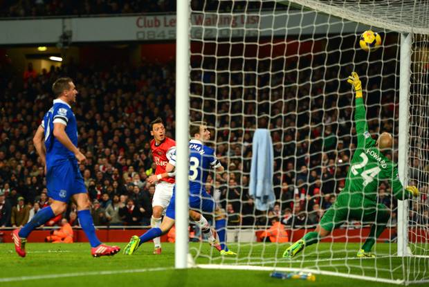 Ozil y Deulofeu volvieron a resultar letales para sus equipos.