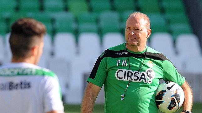 De nada sirvió jugar bien y clasificar al equipo en Europa. Pepe Mel ha sido cesado.