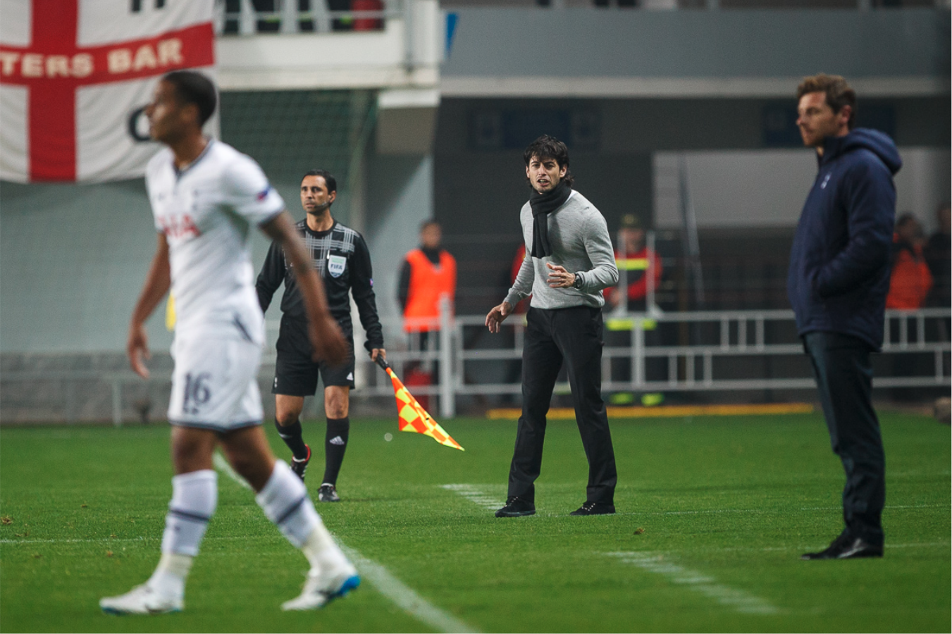 Juan Ferrando junto a Villas Boas, otro técnico joven. Ninguno de los dos sigue al frente de sus equipos. Fuente: FC Sheriff Tiraspol