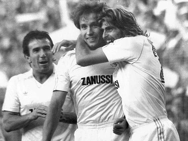 Sandokán llegó a jugar en el Real Madrid como Bale o Cristiano pero su salario no era el mismo.