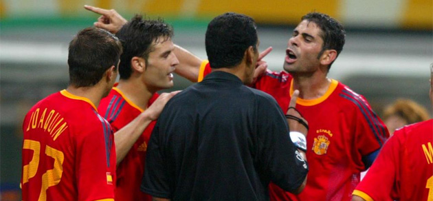 Una imagen que dice mucho. Su último partido oficial con Españ ante Corea con polémica arbitral de por medio.