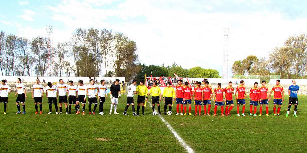 El equipo chileno viste con los colores de la selección alemana.