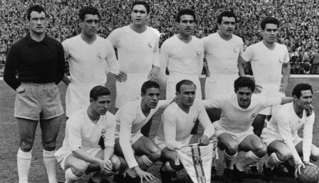 Una alineación de un partido de Copa de Europa del año 1957.