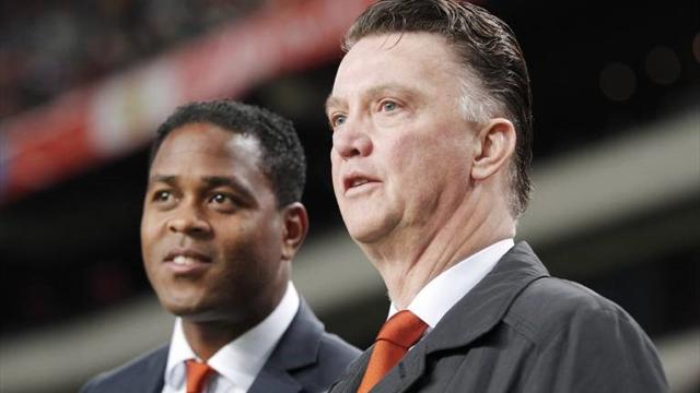 Van Gaal dirigirá a Holanda en el Mundial y contará con un ayudante de lujo, Kluivert.