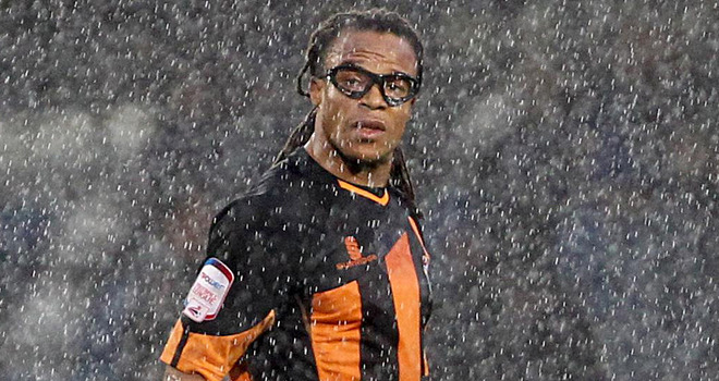 Edgar Davids se retiró en el Barnet con 40 años y hechó un toro.