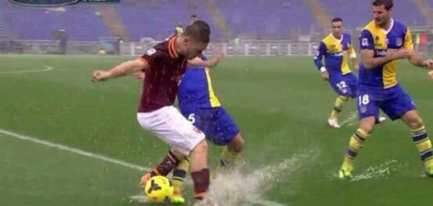 El Roma-Parma se interrumpió por la lluvia.