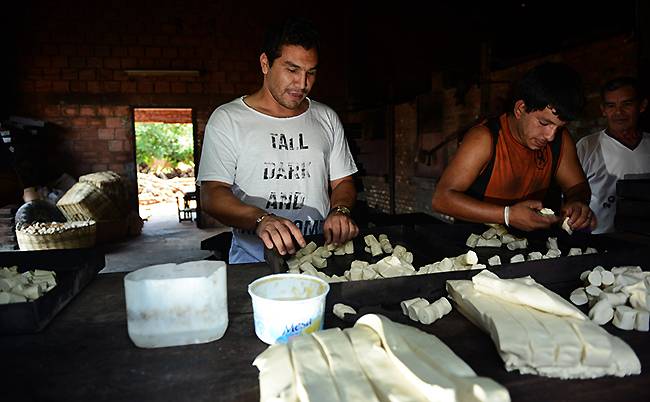 Cabañas survives making bread. 