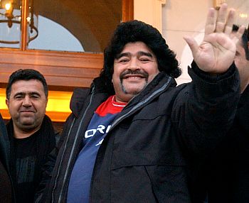 Five players bottoming dangerouslyause of the issues that everyone knows Maradona vivó una noria en su vida personal debido a los temas que todo el mundo sabe. Llegó a estar apunto de explotar.