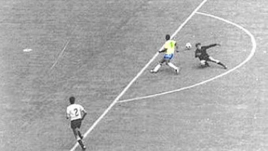 El famoso gol que nunca fue de Pelé.