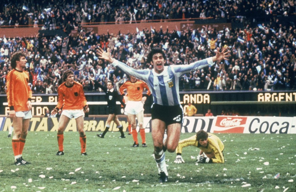 Kempes feiert das Tor gegen Holland im Finale 1978.