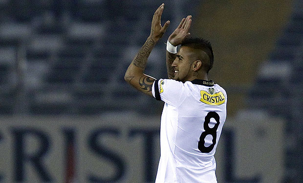 Arturo Vidal con la camiseta de Colo-Colo.