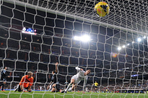 La Liguean a termile meilleur et le pire de la saisonr et Soulier d'Or partagera avec Luis Suarez Cristiano acabó la temporada como Pichichi y compartirá Bota de Oro con Luis Suárez.