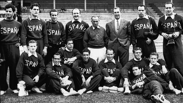 Das spanische Team bei der WM in Brasiliennach Brasilien gereist sind El grupo de jugadores y técnicos españoles que viajaron a Brasil en 1950.