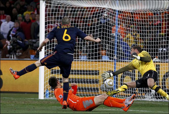 Iniesta marcó el gol más importante de su vida y de la historia de España.