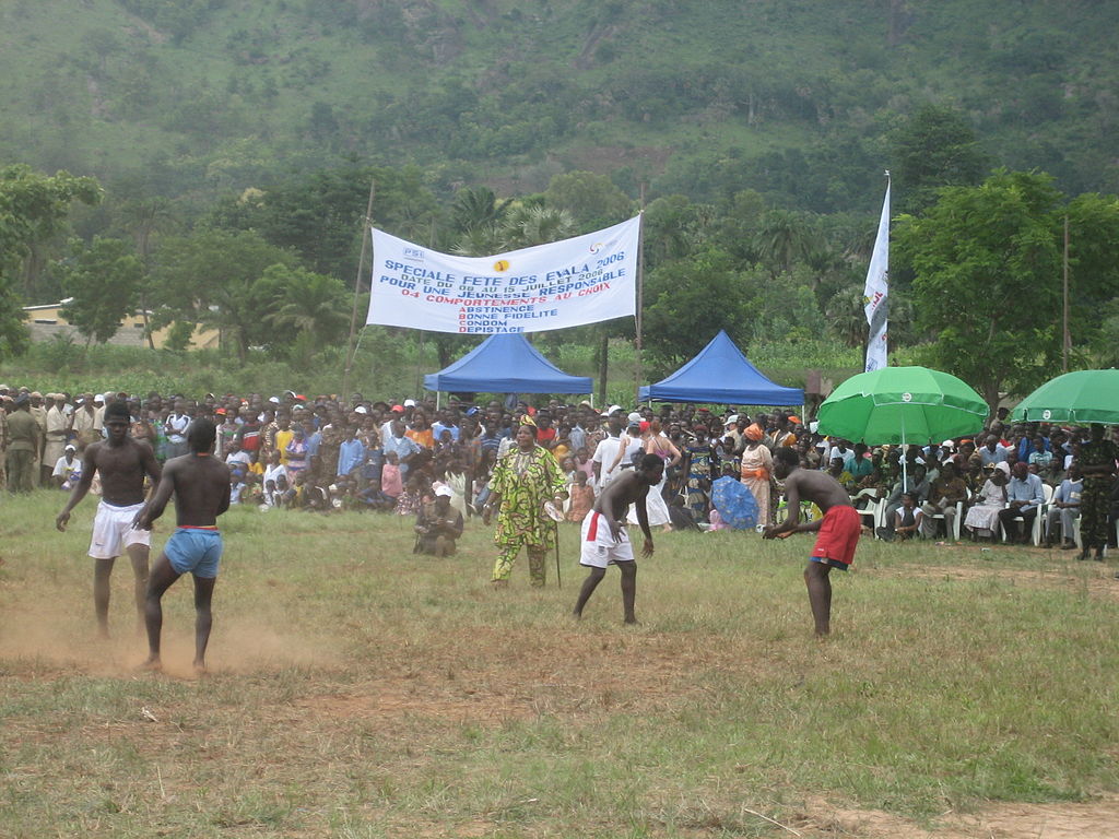 Come è il calcio in Togottata eccitazione in Togo El festival de Evala, un tipo de lucha, levanta mucha expectación en Togo.