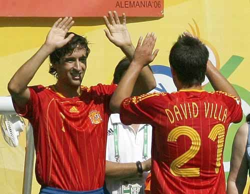 Raúl o David Villa, ¿quién ha sido el mejor delantero español de la historia?