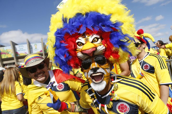 La afición colombiana dio color al partido frente Grecia.