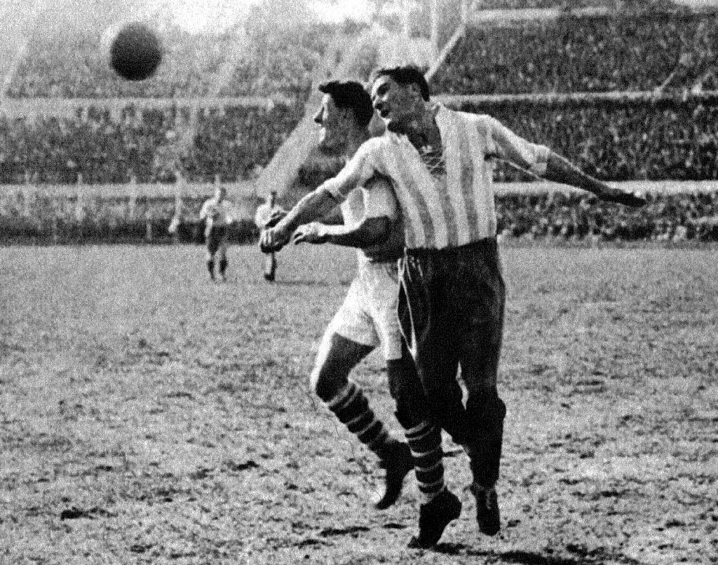 Luis Monti jugó su primer Mundial con Argentina y después cambió a Italia.