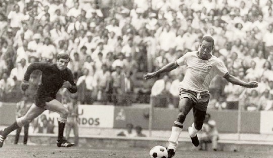 Pele ended up throwing the ball out.