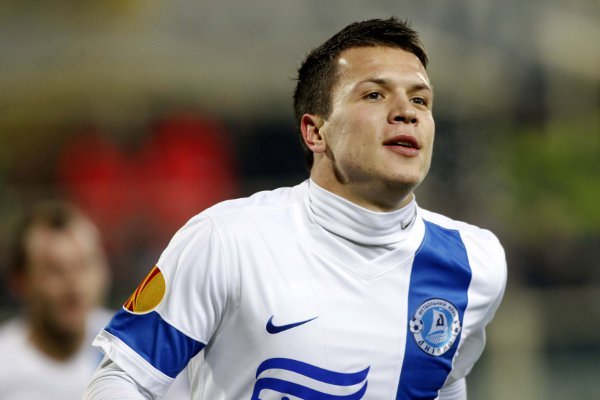 ¿Conoces a Yevhen Konoplyanka? 1 El jugador del Dnipro es seguido por muchos grandes.
