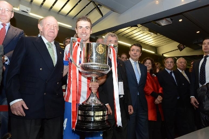 El Atlético ganó en el Bernabéu la penúltima Copa entregada por Don Juan Carlos.