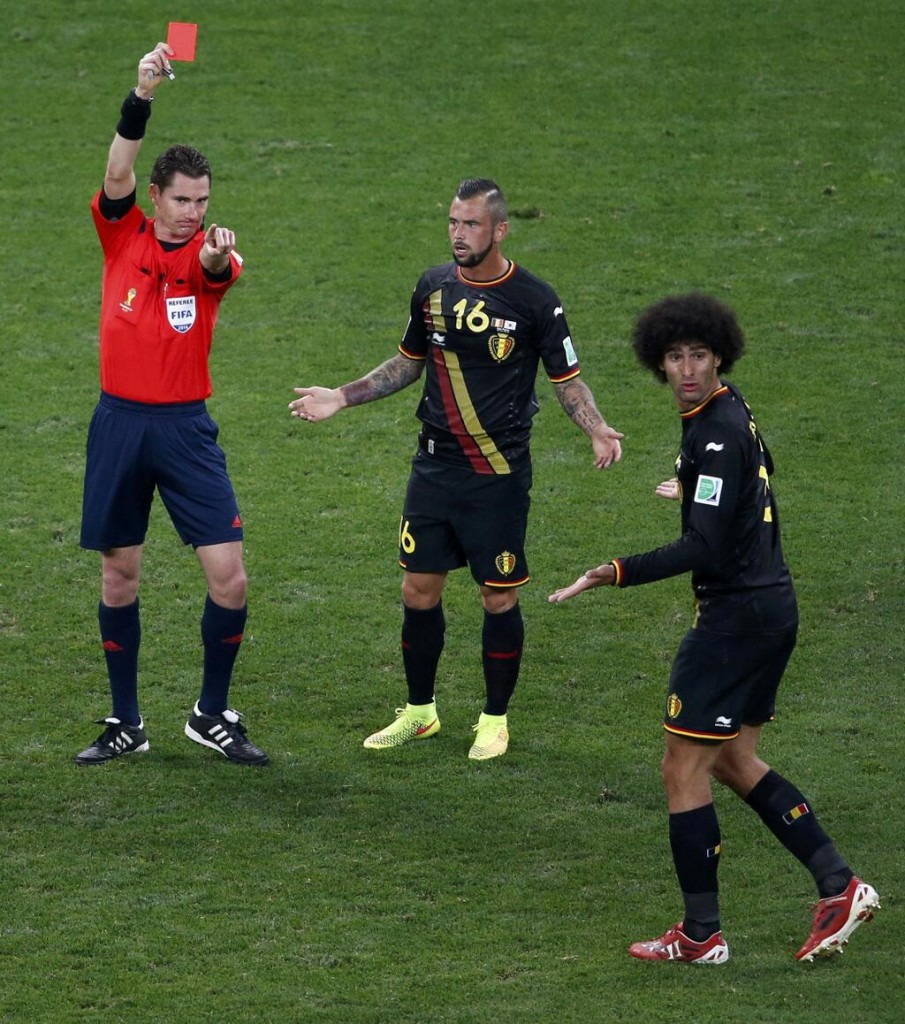 Defour se perderá el partido de octavos.