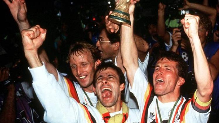 Argentine retourne en finale conans plus tard et répéter dese 1990 2 Alemania se llevó la final frente a Argentina en 1990.