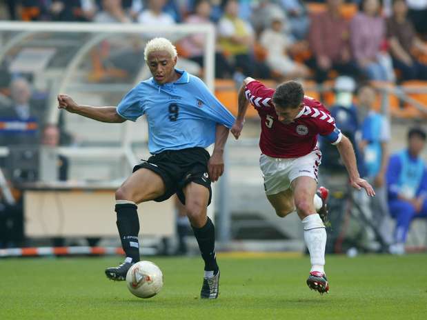 Dario Silva superou as adversidadesuai Dario Silva con la zamarra de Uruguay.