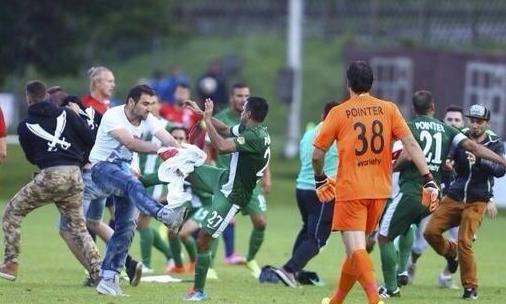 Aficionados palestinos agredieron a los jugadores del Maccabi Haifa.