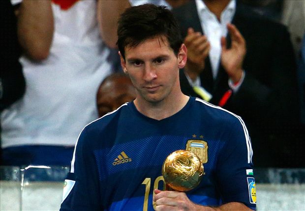 Messi recibió un Balón de Oro del Mundial 2014 que ni el mismo se creeía. 