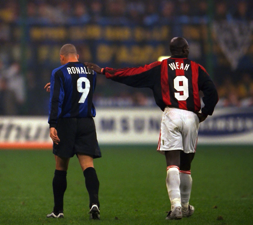 Cinco de los mejores delanteros centro de la historia parte II 1 Weah y Ronaldo, dos 9 con mucho gol.