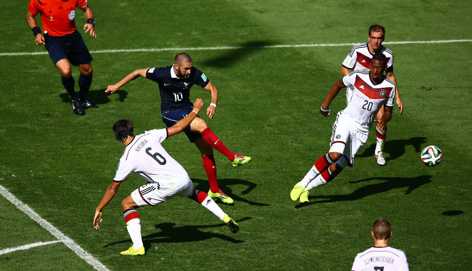Benzema contre l'Allemagne lors de la Coupe du monde au Brésil 2014. 