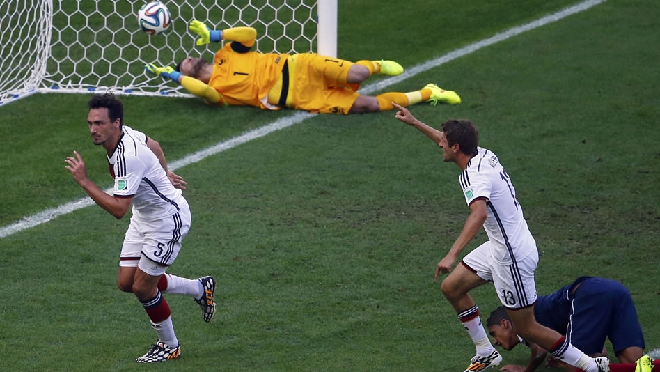 This goal from Hummels puts Germany for the 4th time in a row in the semifinals.
