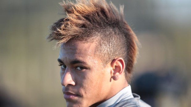 Neymar is one of those players used to change your hairstyle.
