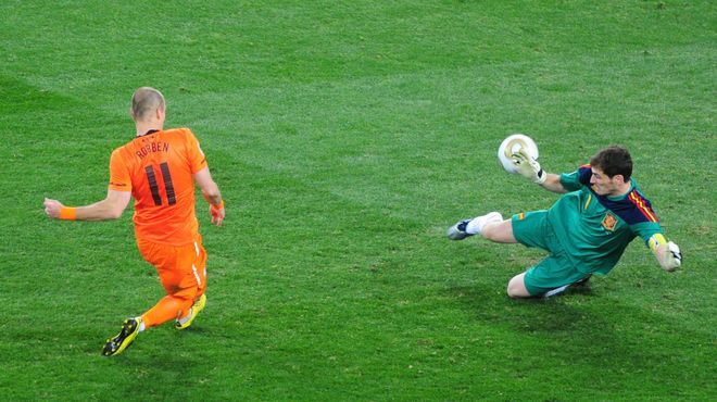 Esta parada de Casillas a Robben cambió el rumbo del partido.